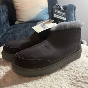 FIRESIDE BY DEARFOAMS Women's Byron Bay Shearling Slipper, size 6 NEW! NWTS
